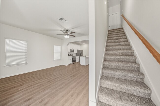 Building Photo - 710 W Dallas St