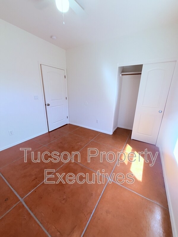 Building Photo - 324 W 23rd St