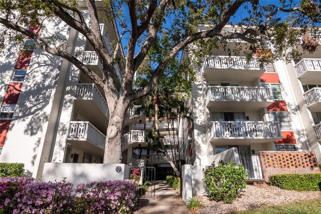 Building Photo - 2630 Pearce Dr