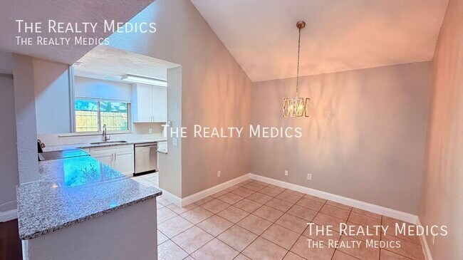Building Photo - 3640 S St Lucie Dr