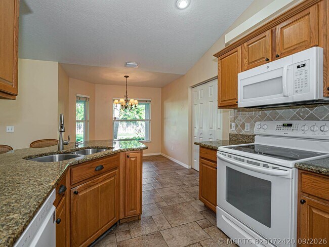 Building Photo - 141 39th Dr