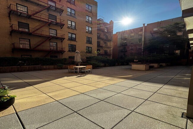 Building Photo - 130 Bradhurst Ave.