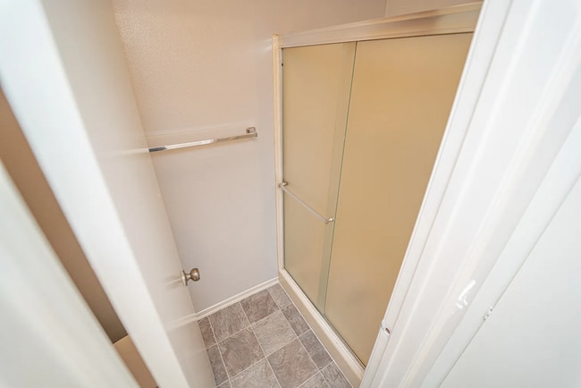 Building Photo - Beautiful 4 Bd Townhouse