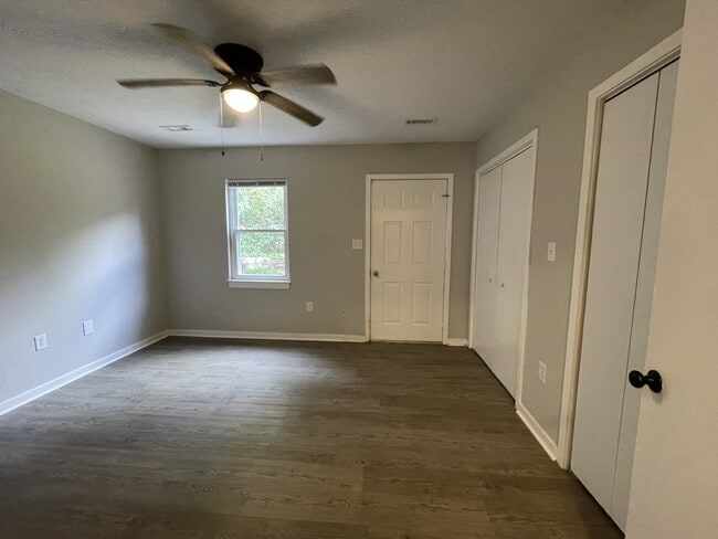 Building Photo - 119 W Vail Ct