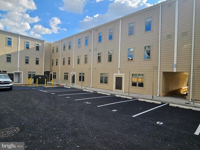 Building Photo - 200 Hamilton Ave