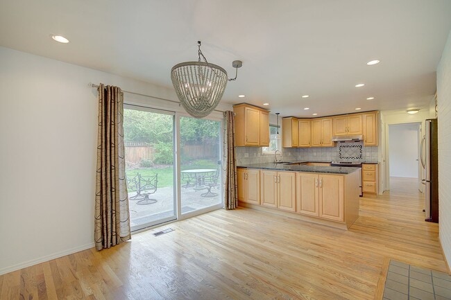 Building Photo - 3bd/1.5ba Mercer Island Home