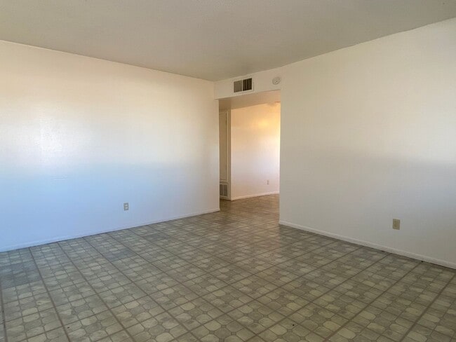 Building Photo - Tempe 3 Bed, 2 Bath Single Story in Cul de...