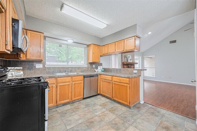 Building Photo - 2502 Knollbrook Ln