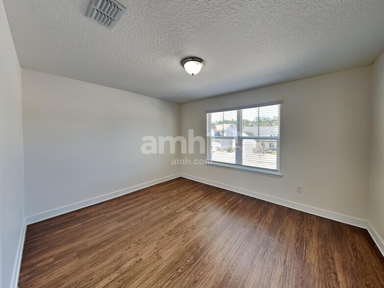 Building Photo - 3051 Creek Village Ln