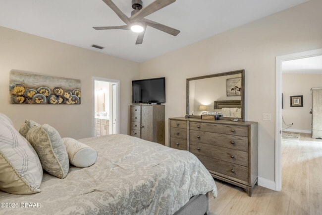 Building Photo - 646 S Pine St