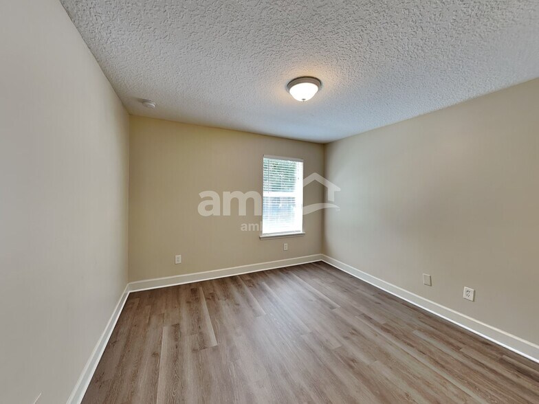 Building Photo - 908 Athlone Ln