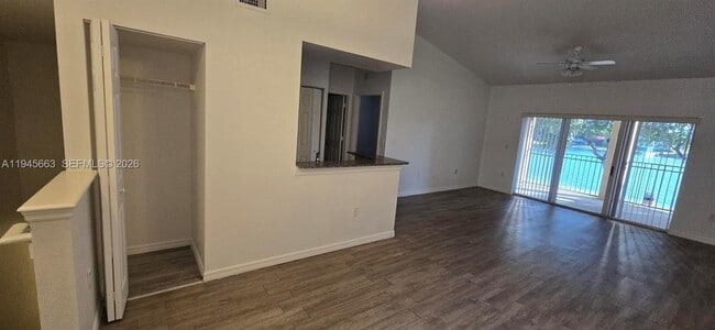 Building Photo - 2589 Centergate Dr