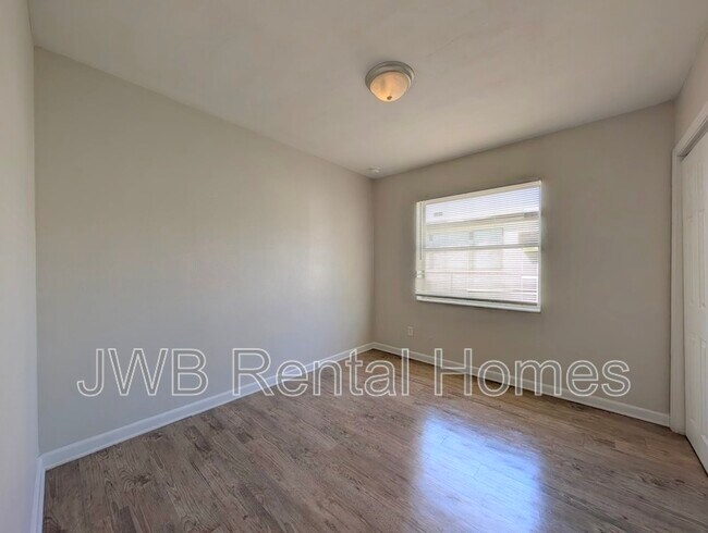 Building Photo - 249 W 44th St