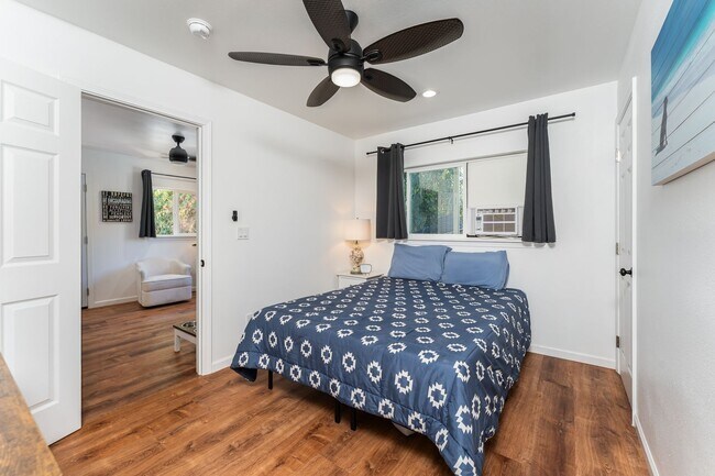 Building Photo - Unfurnished 1 bed/1 bath PET FRIENDLY - walk to beach, grocery, park