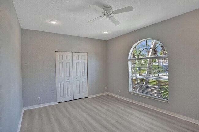 Building Photo - 5977 NW 73rd Ct