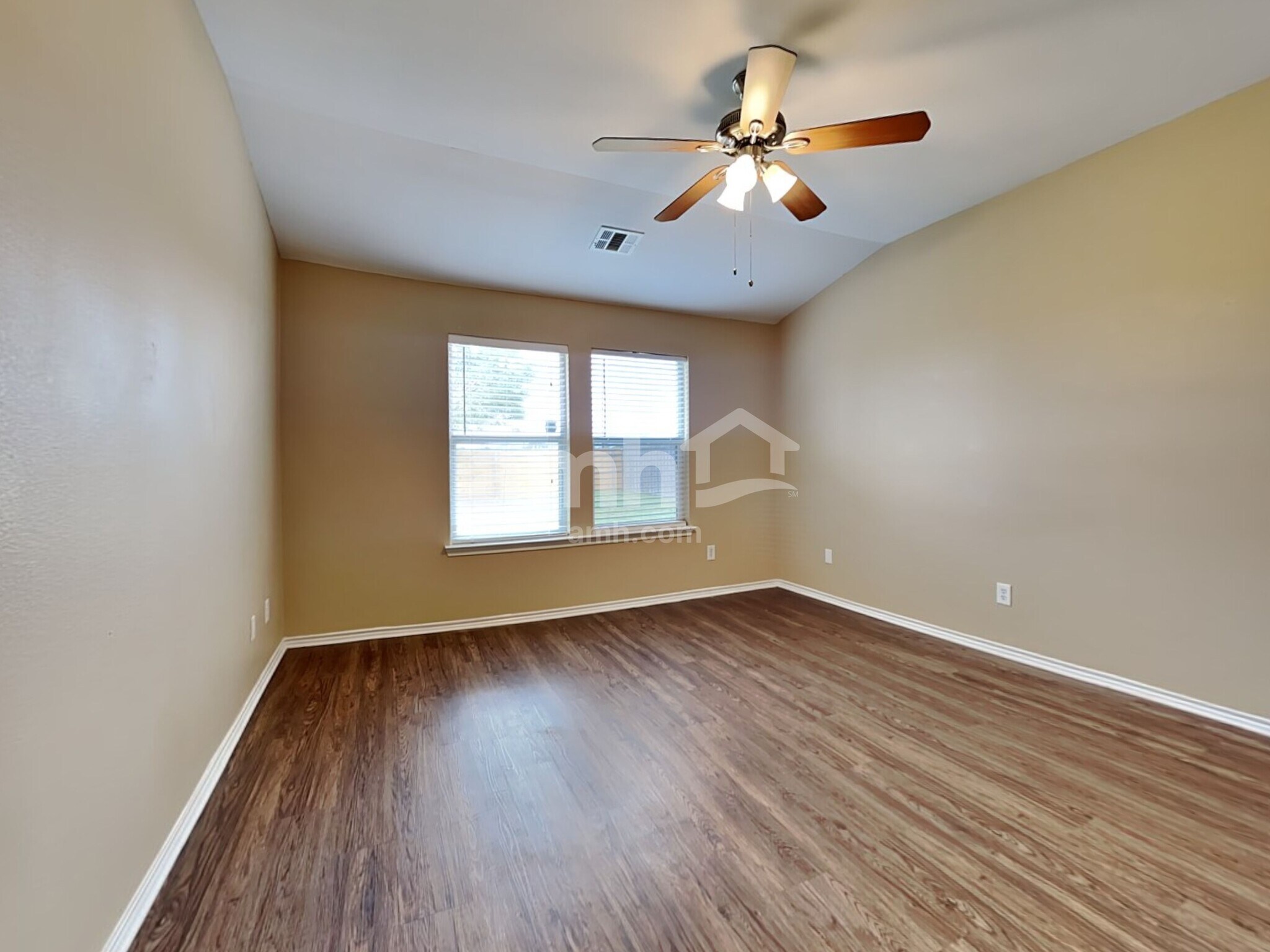 Building Photo - 1102 Longhorn Ln