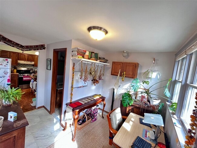 Building Photo - 16 Yeoman Ln