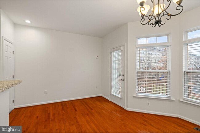 Building Photo - 5061 Kilburn St