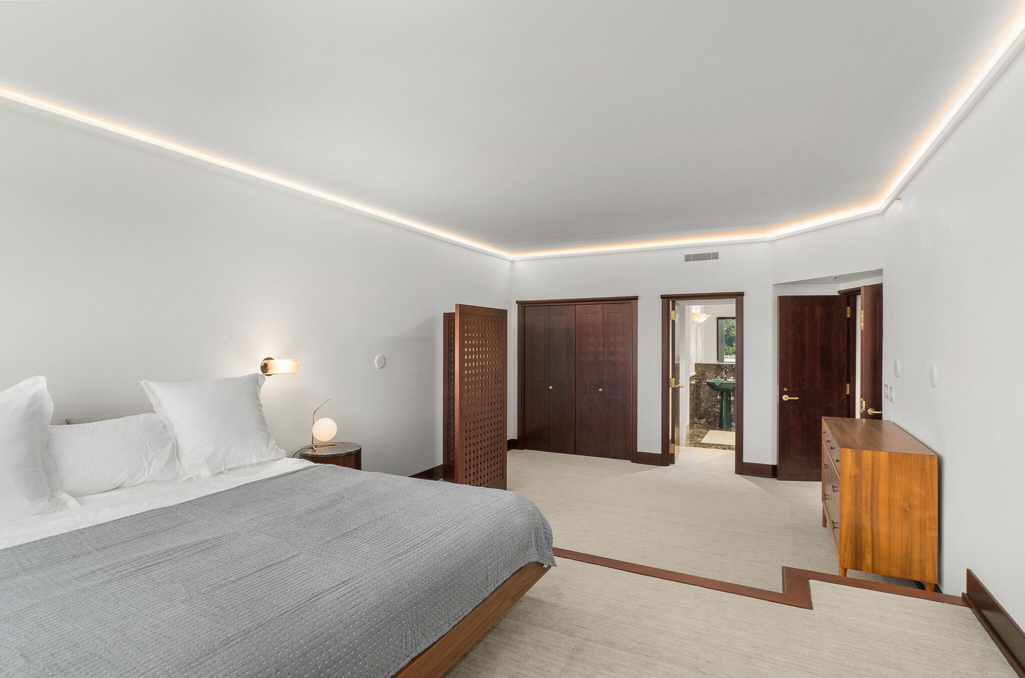 Building Photo - 1414 SW 3rd Ave