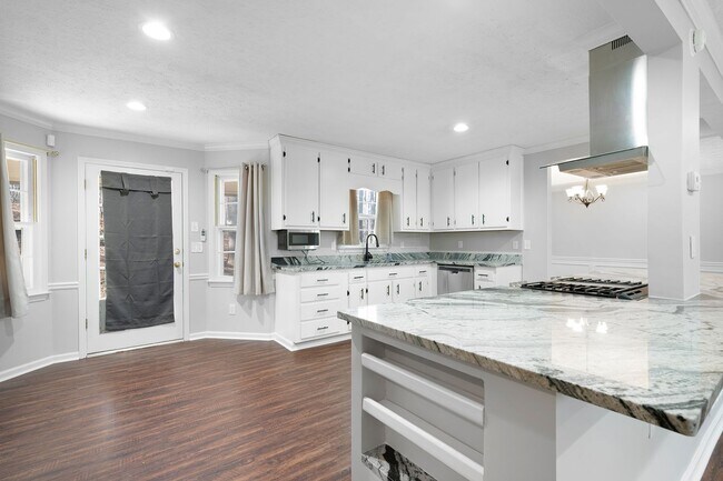 Building Photo - Beautifully Renovated Raised Ranch near Lake Allatoona