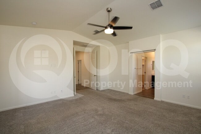 Building Photo - 5420 W Desert Hollow Dr
