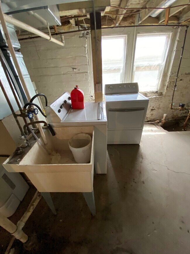 Building Photo - 2901 28th Ave S