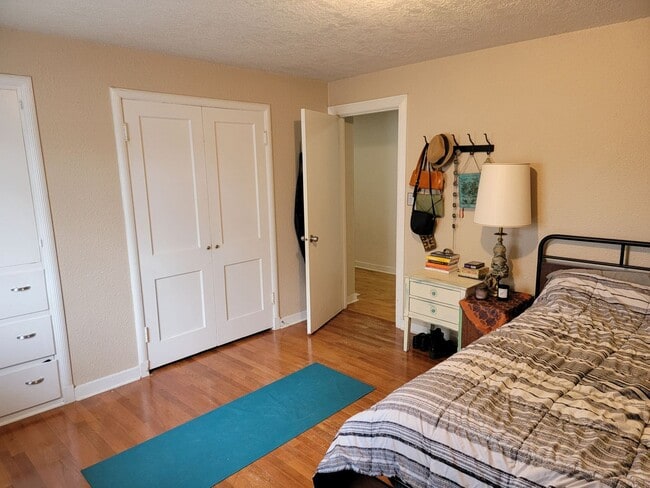 Building Photo - Beautiful 5 Bed, 2 Bath Single-Family House with Large Fenced Backyard Close to OSU!