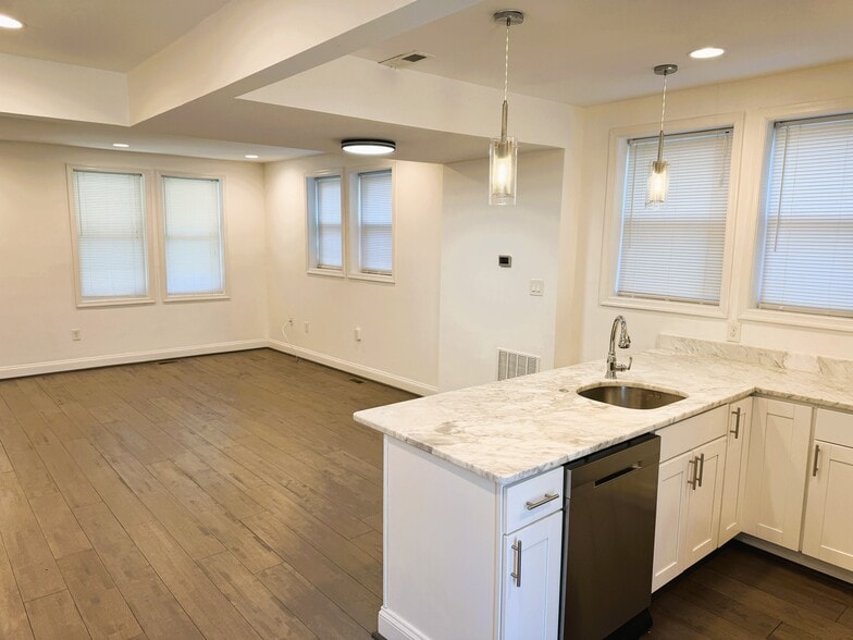 Building Photo - 521 Powhatan Pl NW