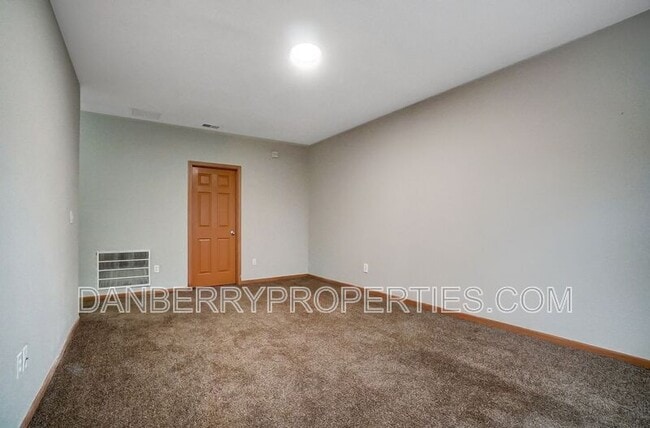 Building Photo - 1125 N Byrne Rd