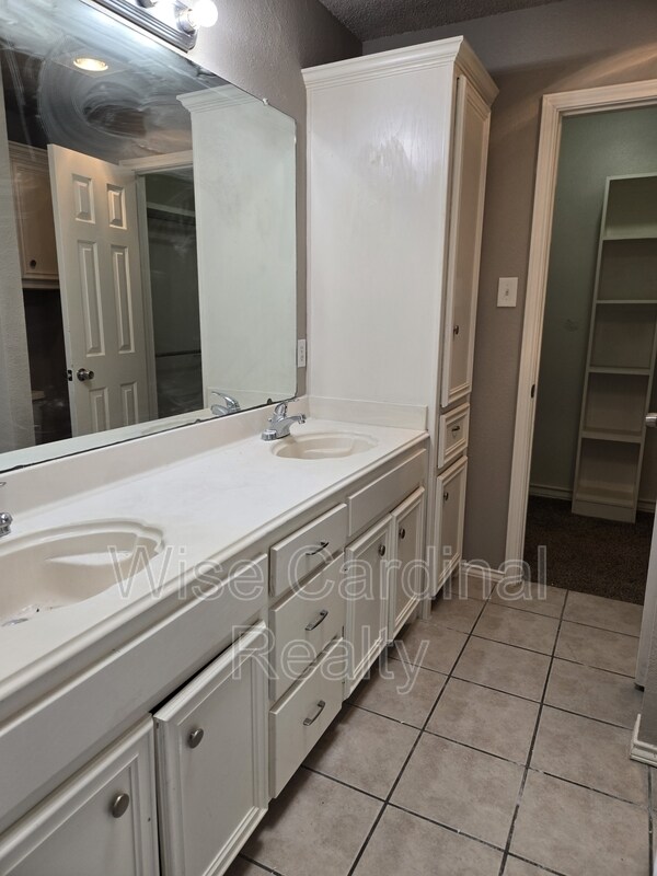 Building Photo - 5119 Albany Ave