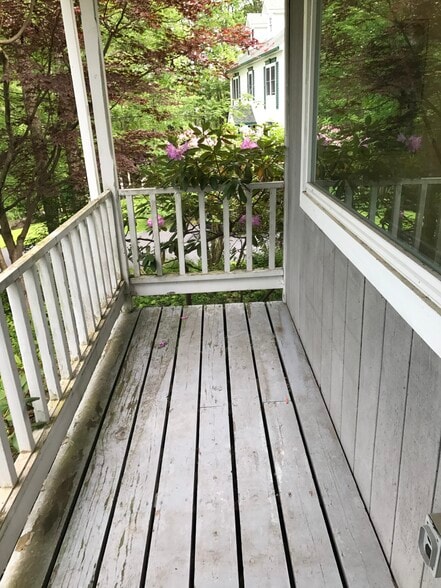 Building Photo - 10 Candlewood Ln