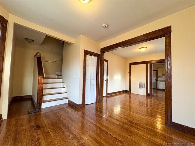 Building Photo - 455 Huntington St