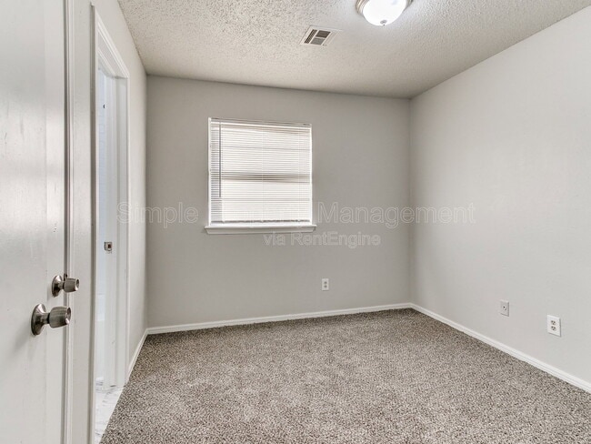 Building Photo - 8510 Candlewood Dr