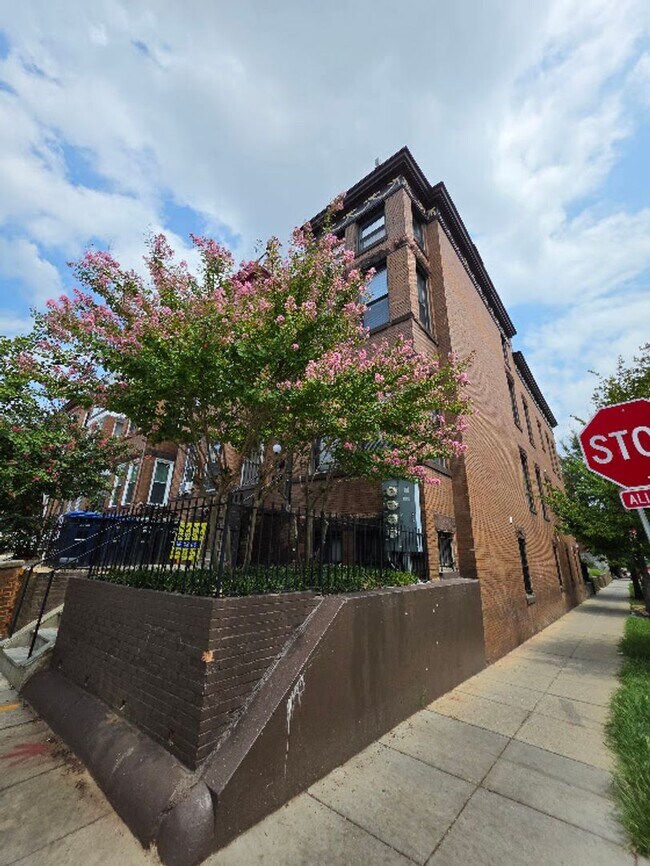 Building Photo - 2501 17th St NW