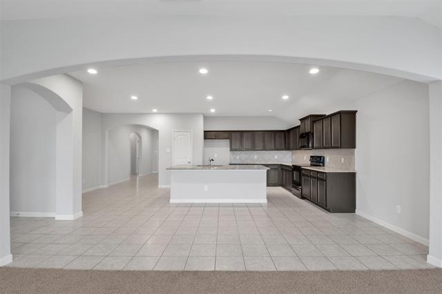 Building Photo - 5100 Royal Springs Dr