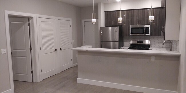 Building Photo - 801 Summit Ave