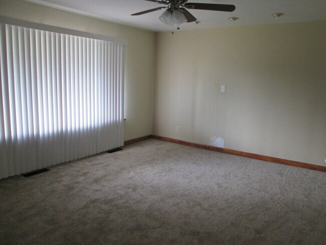 Building Photo - 3968 Staatz Dr