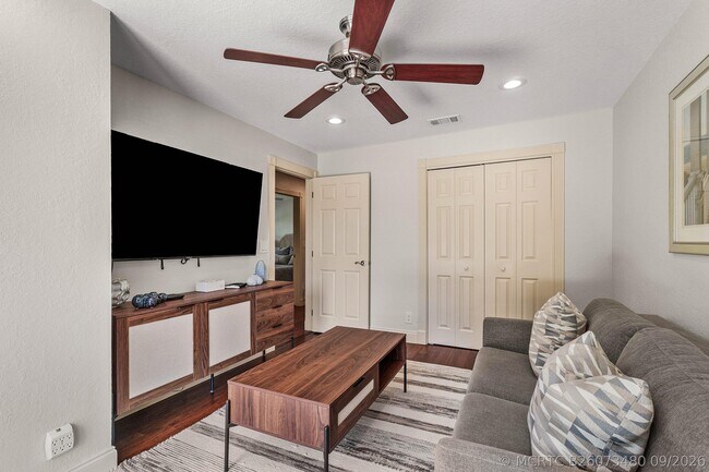Building Photo - 1109 Bel Air Dr