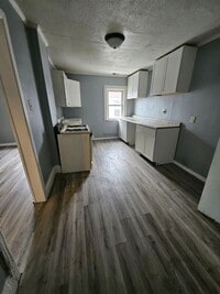 Building Photo - Upper 2 bedroom with gas included East Side