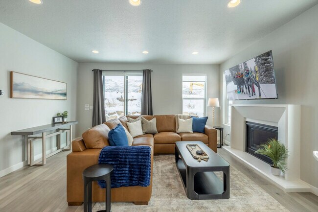 Primary Photo - 1854 N High Uintas Ln