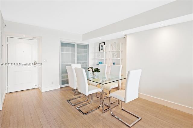 Building Photo - 100 Bayview Dr