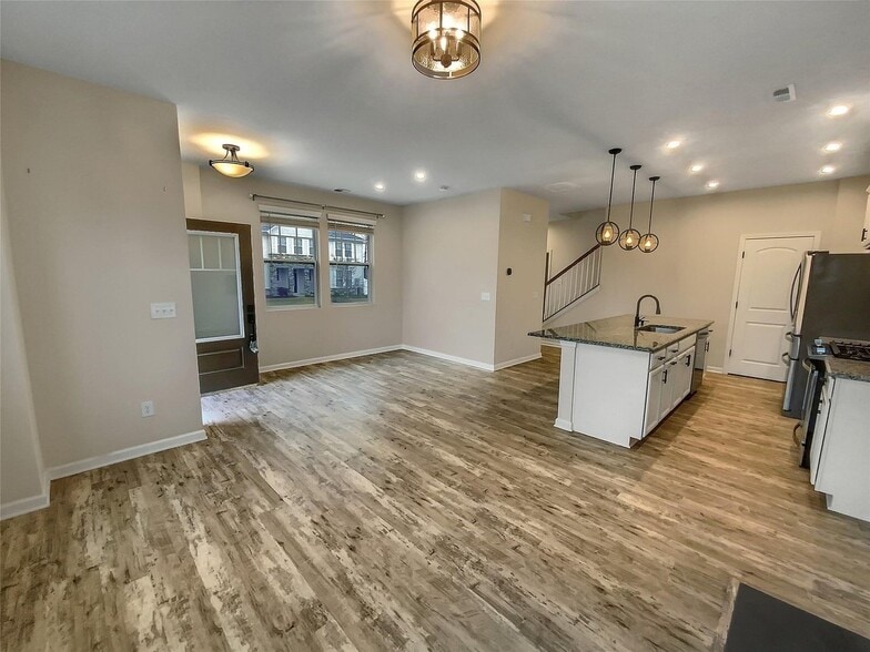 Building Photo - 11052 Chalkbark Ln