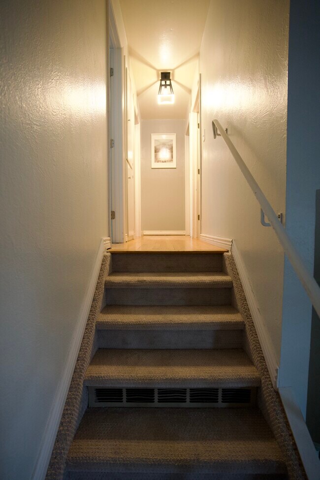 Building Photo - 303 Quebec St