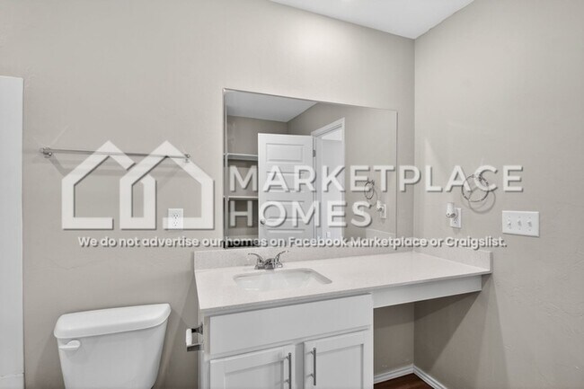 Building Photo - 812 NE 102nd Ter