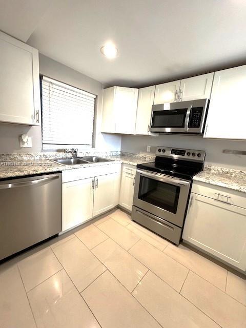 Building Photo - 9470 Live Oak Pl