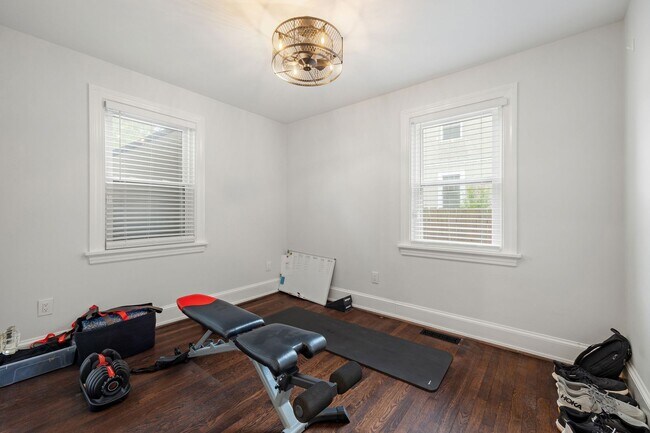 Building Photo - Beautiful 4 Bedroom Home off Of Cutshaw Ave! ***Available Early August 2026***