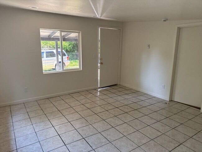 Building Photo - 2204001