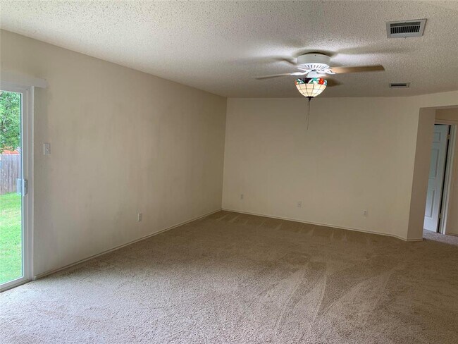 Building Photo - 1033 Silverstone Ln