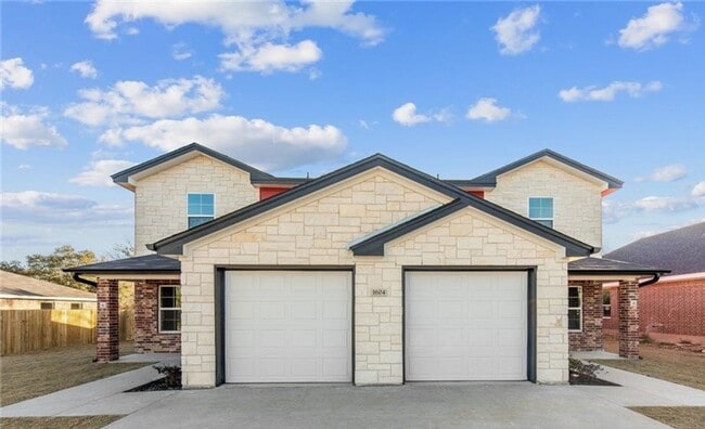 Building Photo - 1604 Pontotoc Trce