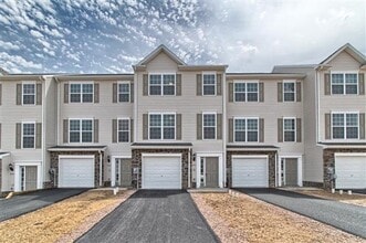 Building Photo - Spacious 3 Bedroom, 2.5 Bath Townhome in Spring Grove School District!